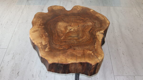 Couchtisch aus Nussbaumholz