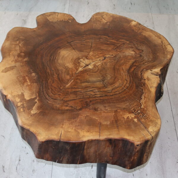 Couchtisch aus Nussbaumholz