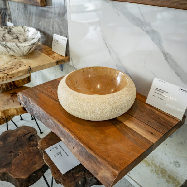Nussbaum Holzablage mit Echtstein Lavabo